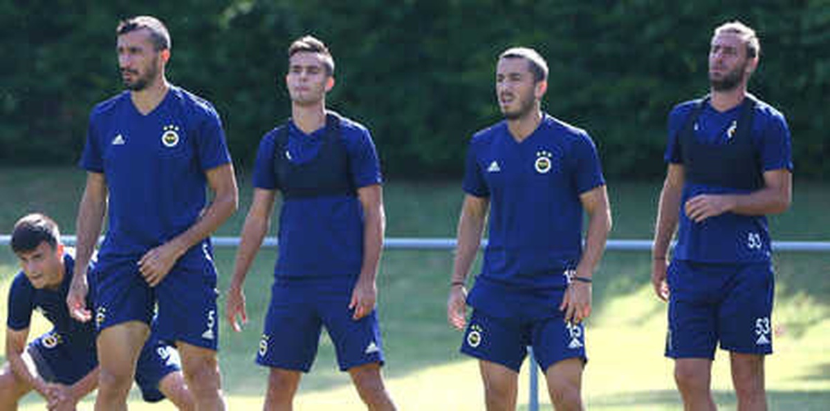 Fenerbahçe\'de Yeni Transferler Takımla Çalıştı