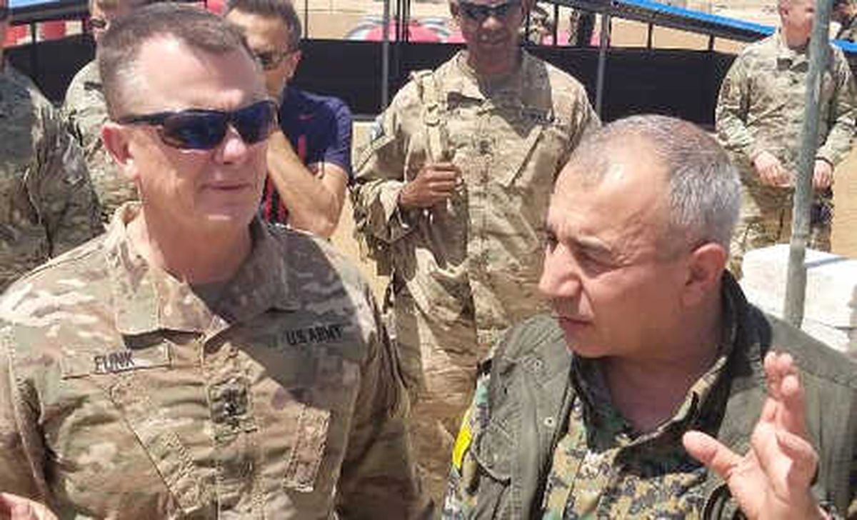 Koalisyon, ABD\'li Generalin Dsg Sorumlusu ile Fotoğrafını Paylaştı