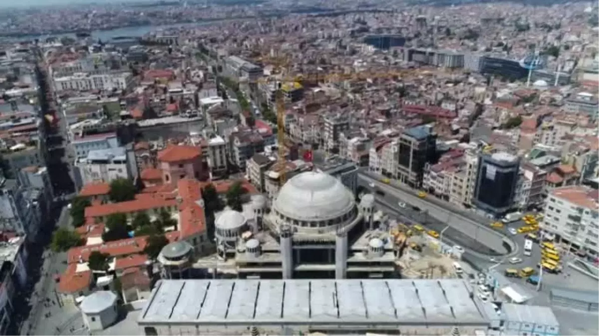 Kubbesine Kurşun Dökülmeye Başlanan Taksim Camii\'nde Son Durum Havadan Görüntülendi