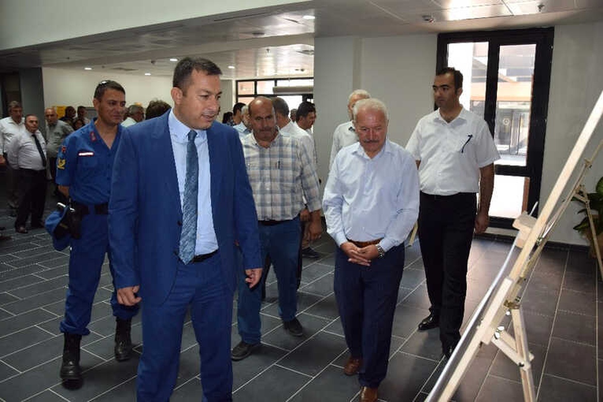 Lapseki\'de 15 Temmuz Gecesi Türkiye Konulu Resim Sergisi Açıldı