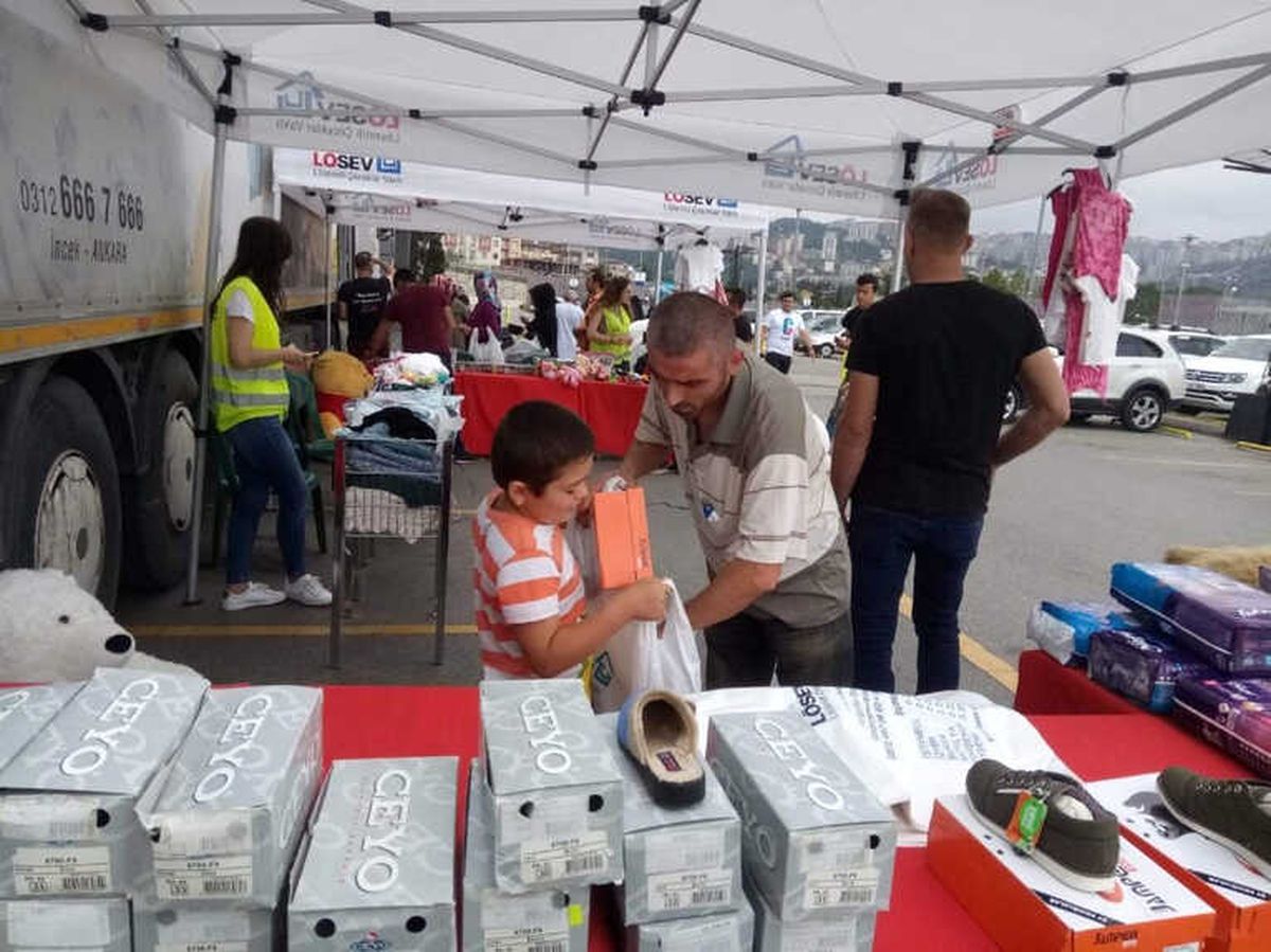 Lösev İyilikler Tırı Forum Trabzon\'da Ailelerle Buluştu