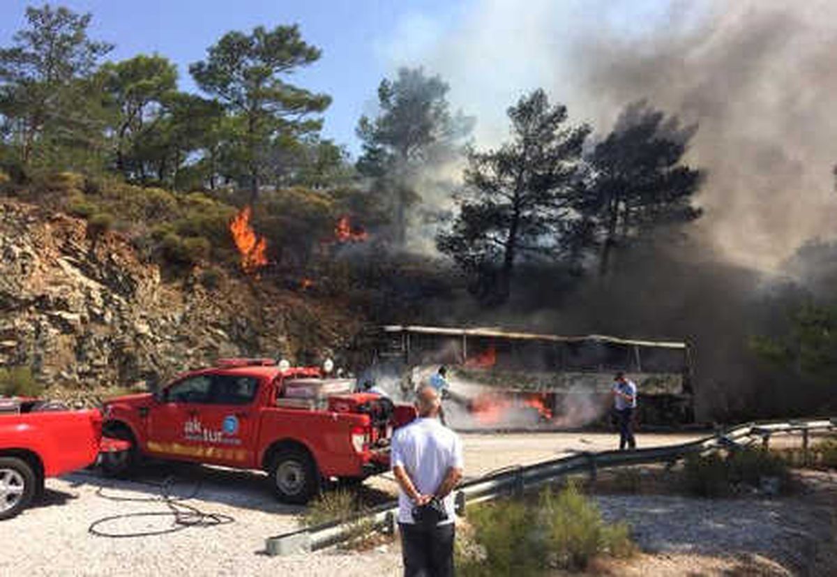 Muğla\'da Otobüste Çıkan Yangın Ormana Sıçradı (2) - Yeniden