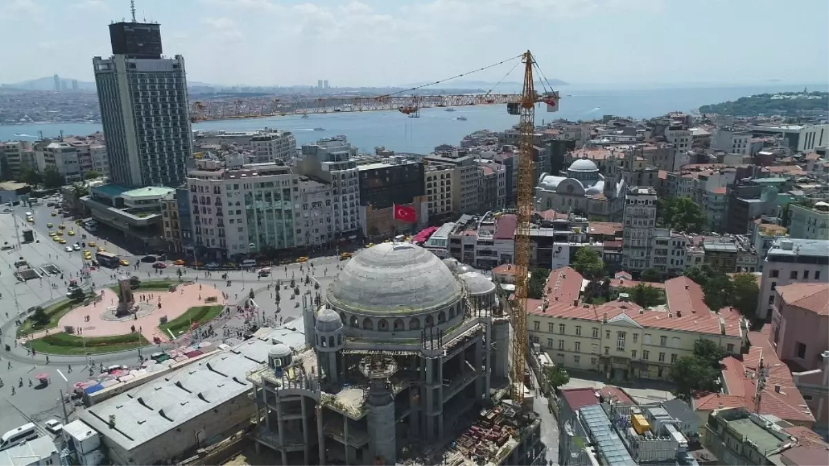 Kubbesine Kurşun Dökülmeye Başlanan Taksim Camii\'nde Son Durum Havadan Görüntülendi