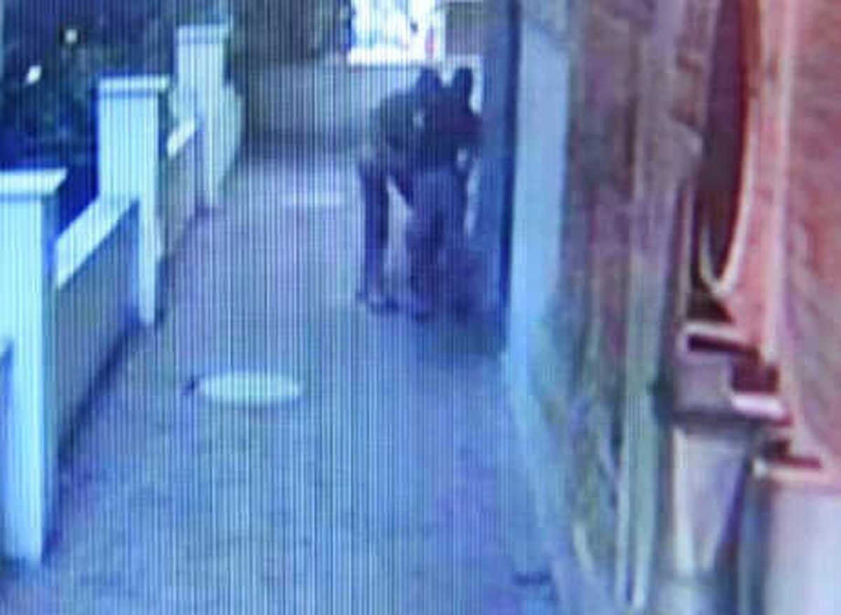 Polis Çiftin Evinden 16 Bin Liralık Ziynet Eşyası Çalındı