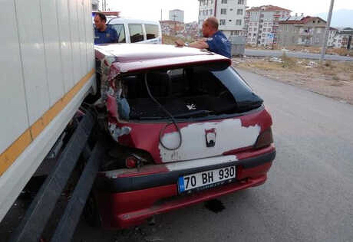 Polisten Kaçarken Kaza Yapıp, Gözaltına Alındılar