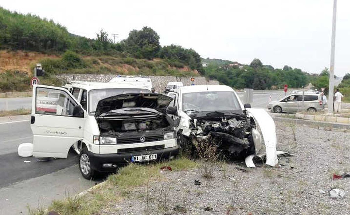 Sakarya\'da Trafik Kazası: 6 Yaralı