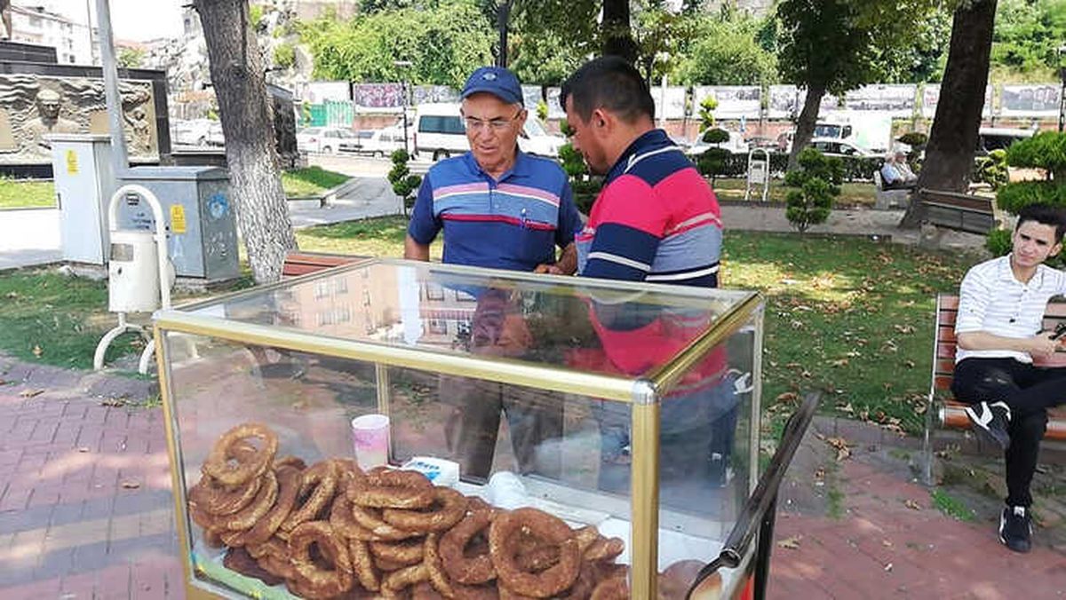 Simitçiden Karaoke Mikrofonlu Pazarlama Taktiği