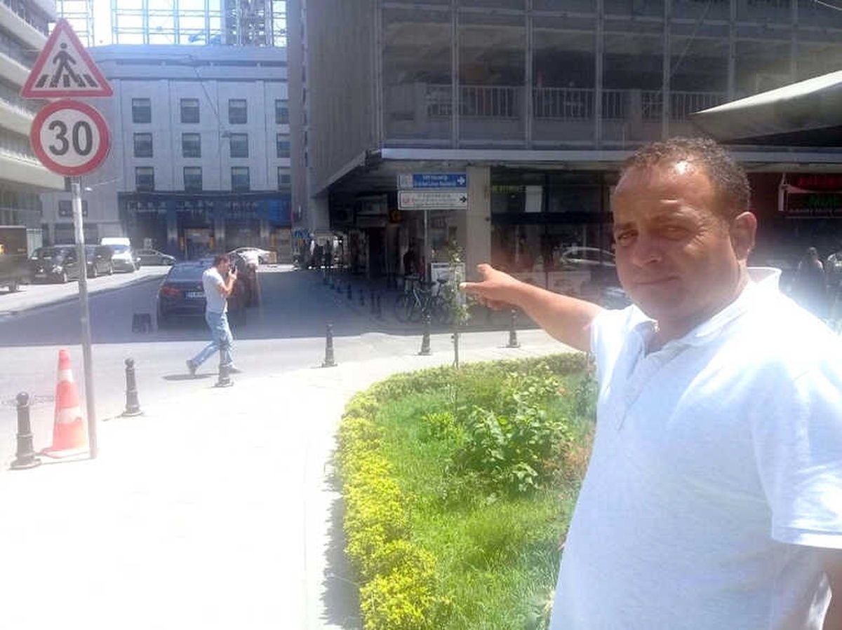 Taksici, Beyoğlu\'nda Taksi Şoförüne Yapılan Saldırı Anını Anlattı