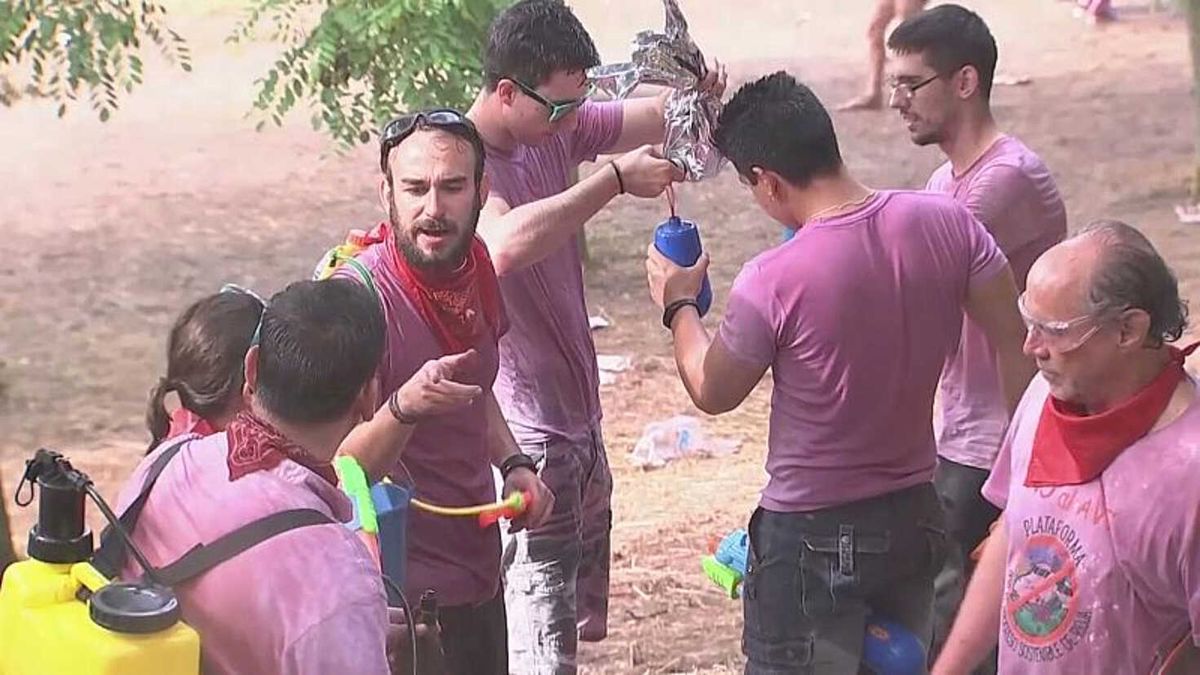 Üzüm Bağlarında Şarap Banyosu