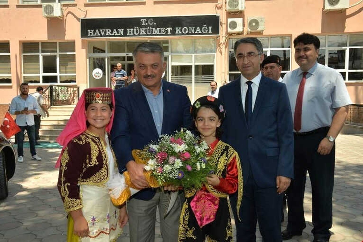 Vali Yazıcı Havran\'ı Ziyaret Etti