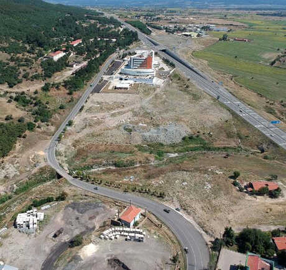 Yeni Hastaneye \'Tarihi Köprü\' Engeli