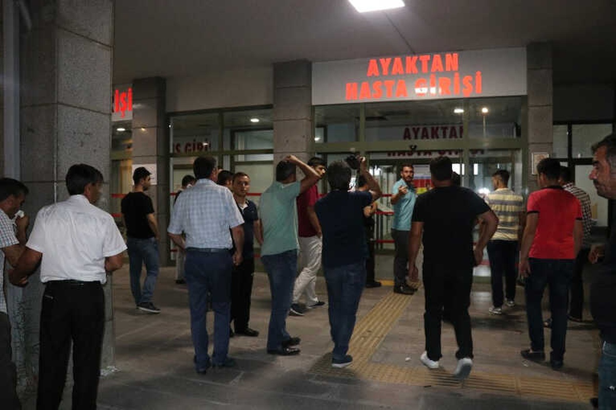 Arnavutköy\'de 100 Kişi Yedikleri Yemekten Zehirlendi