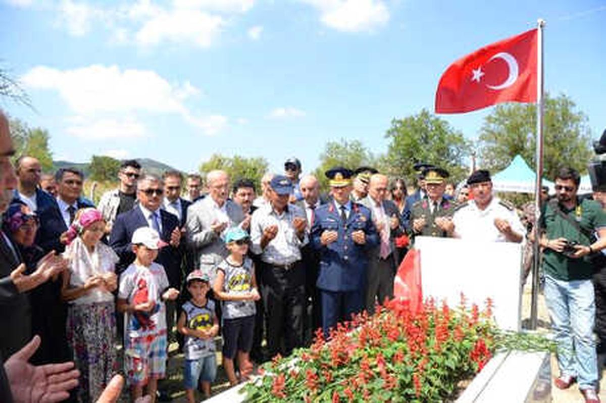 Balıkesir\'de, 15 Temmuz Şehidi Mezarı Başında Anıldı