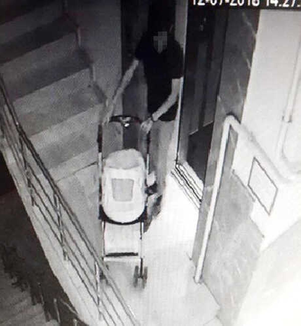 Bebek Arabası Hırsızlığı Kamerada