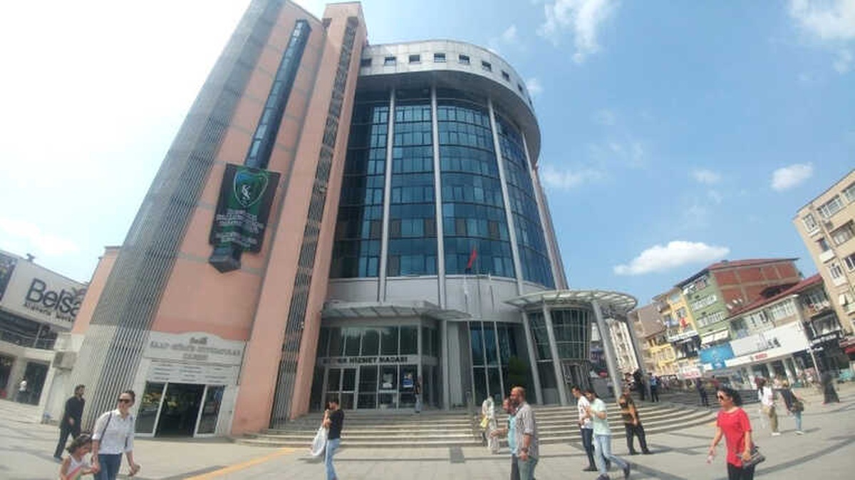 Belsa Plaza\'da Kocaelispor Bayrağı Dalgalanıyor