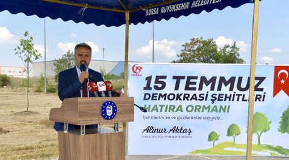 Bursa\'da Demokrasi Şehitleri Anısına 250 Fidan