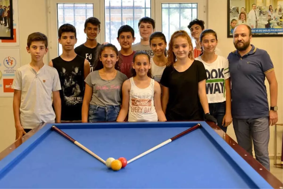 Çukurhisarlı Çocuklar Bilardo Öğreniyor