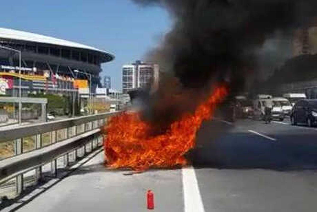 Ek Fotoğraflarla) - Tem\'deki Araç Yangını Trafiği Kilitledi