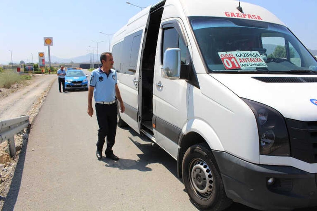 Gazipaşa\'da Klimasına Açmayan Otobüs Şoförlerine Ceza