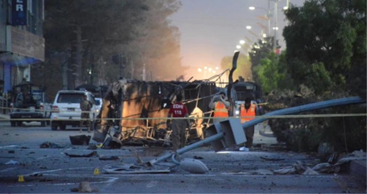 Pakistan\'da İki Mitinge Bombalı Saldırı: 132 Ölü, 230\'dan Fazla Yaralı