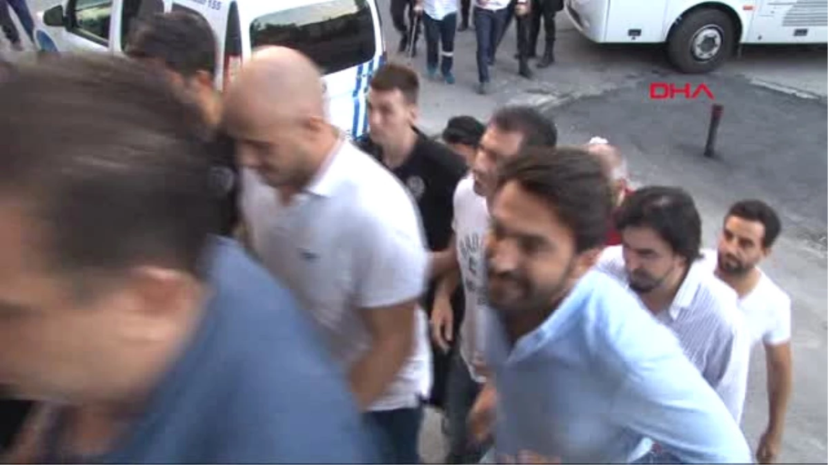 İstanbul Adnan Oktar\'a Operasyon: Gözaltına Alınan 34 Kişi Sağlık Kontrolünden Geçirildi