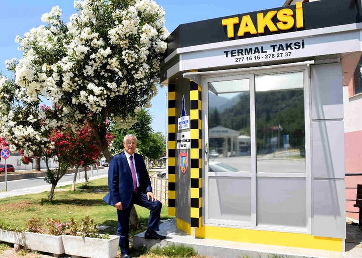 İzmir\'in Yeni Taksi Duraklarına Tam Not