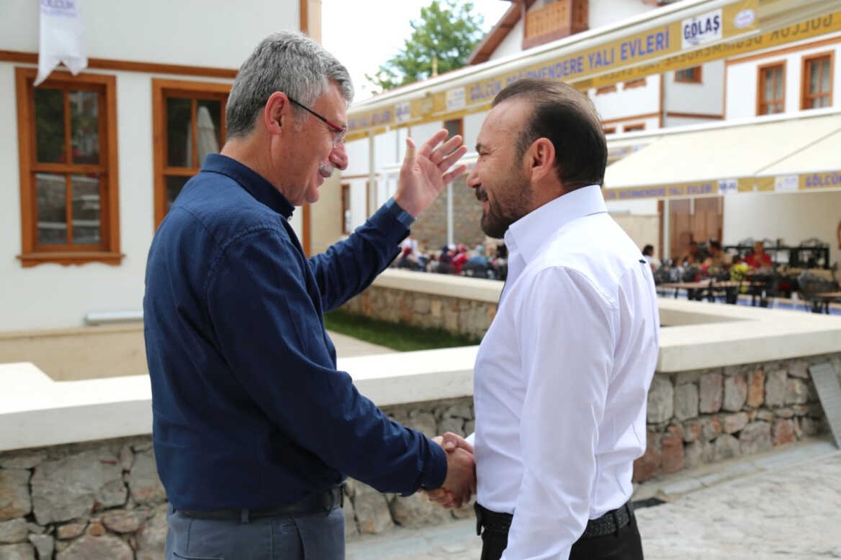 İzmit Belediye Başkanı Nevzat Doğan Yalı Evlerini Çok Beğendi