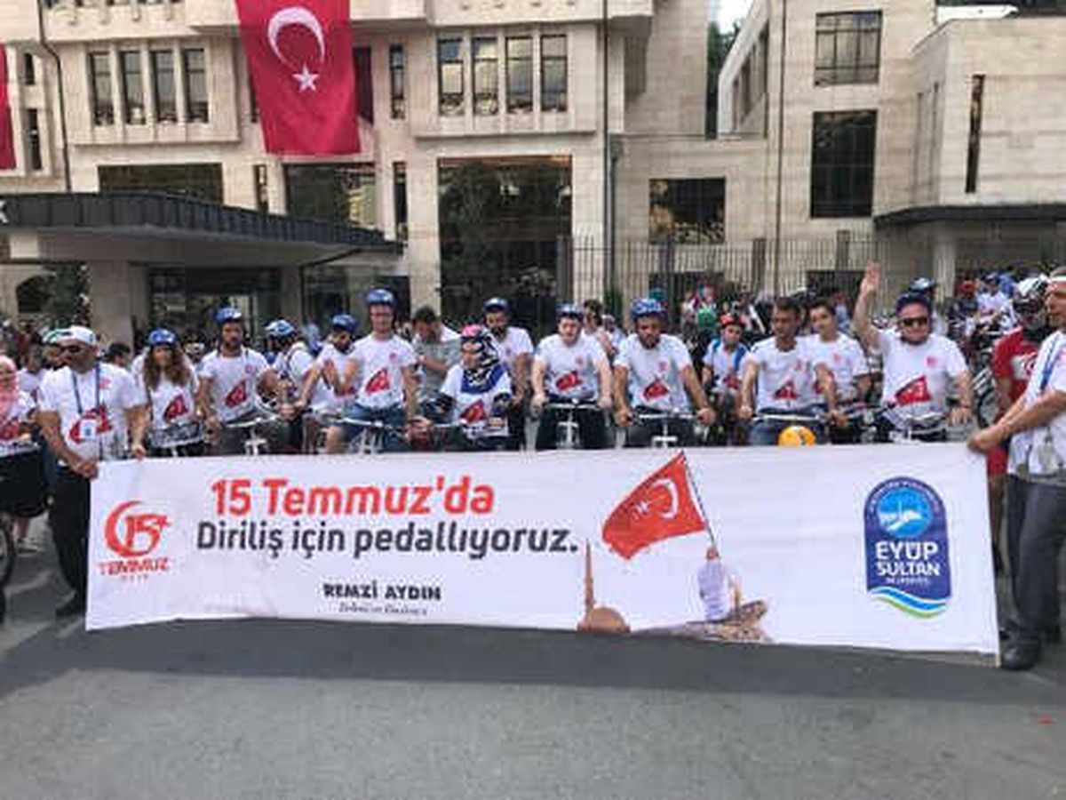 Mekedonya\'dan İstanbul\'a 15 Temmuz Şehitleri İçin Pedal Çevirdiler