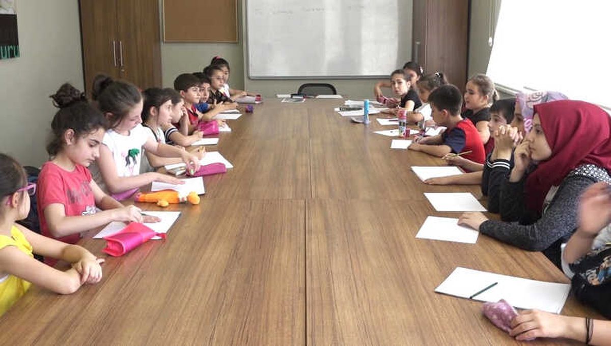 Minik Öğrenciler 15 Temmuz\'u Resmetti
