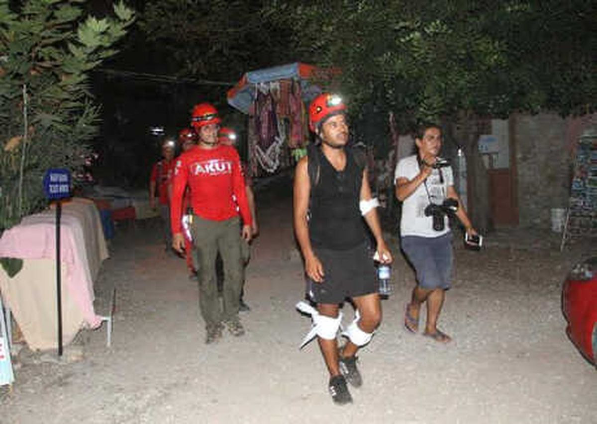 Ormanlık Alanda Kaybolan 2 Turisti Akut Ekibi Kurtardı