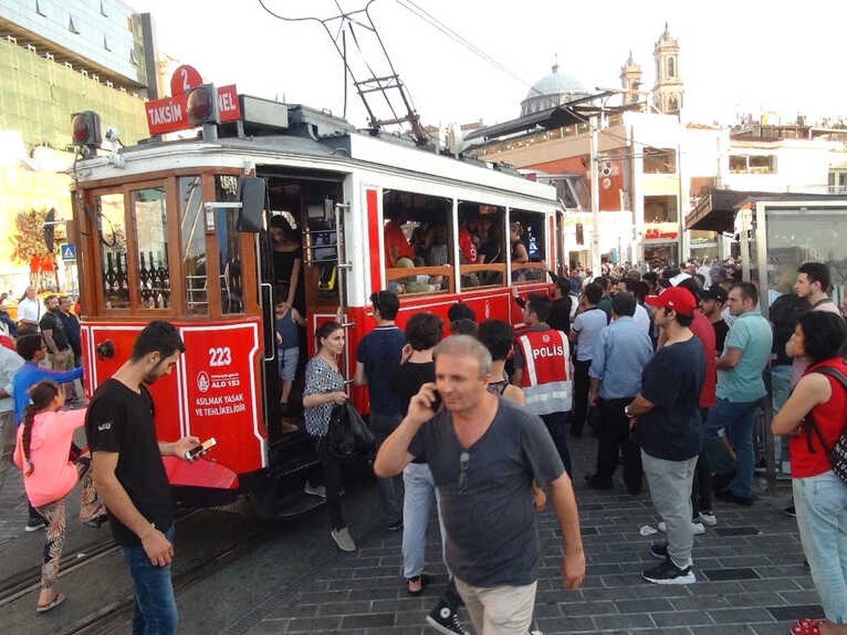 Nostaljik Tramvayda \'Ayağa Basma\' Kavgası Kamerada