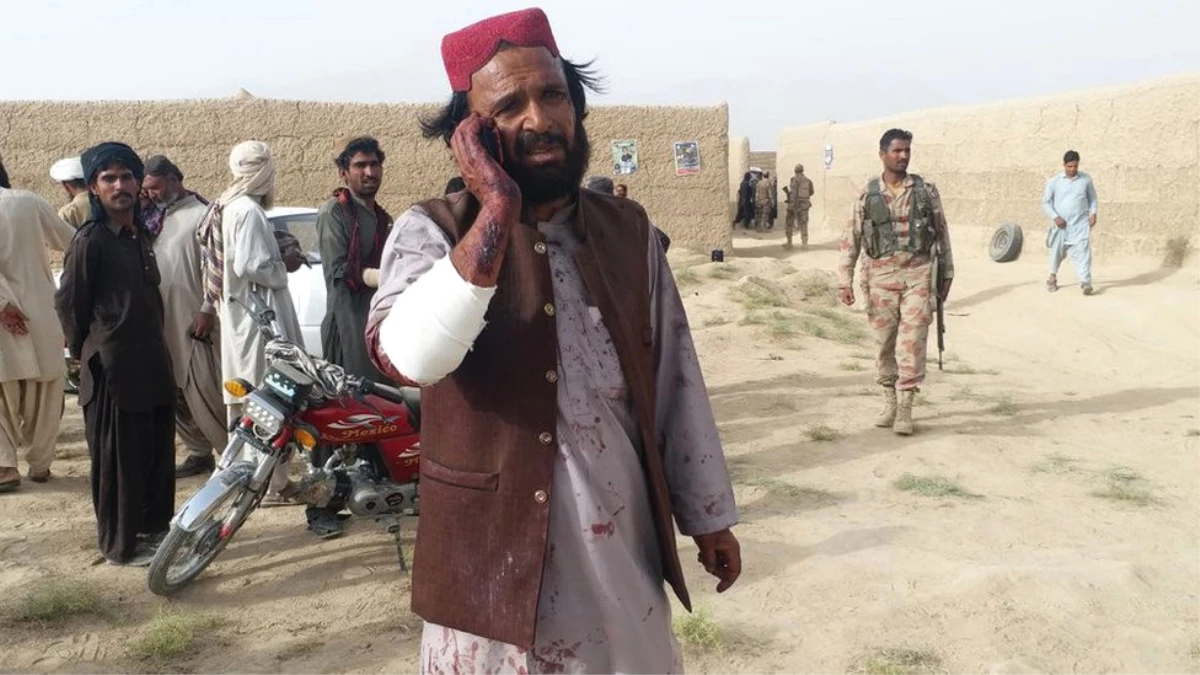 Pakistan\'da Seçim Mitinglerine İntihar Saldırıları: En Az 74 Ölü