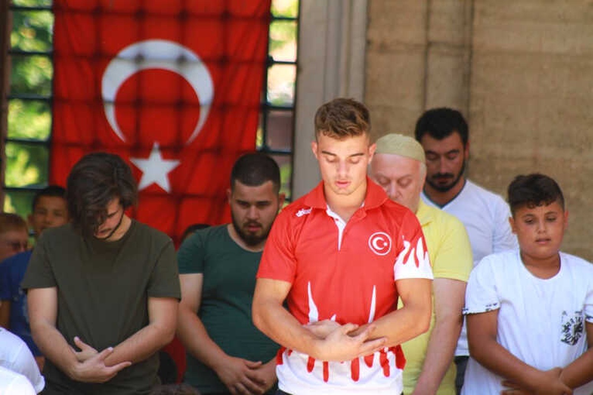 Pehlivanların Cuma Namazı Geleneği: \'Selimiye\'