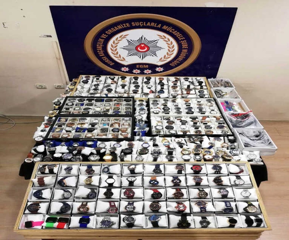 Polis 150 Bin TL Değerinde Kaçak Saate El Koydu