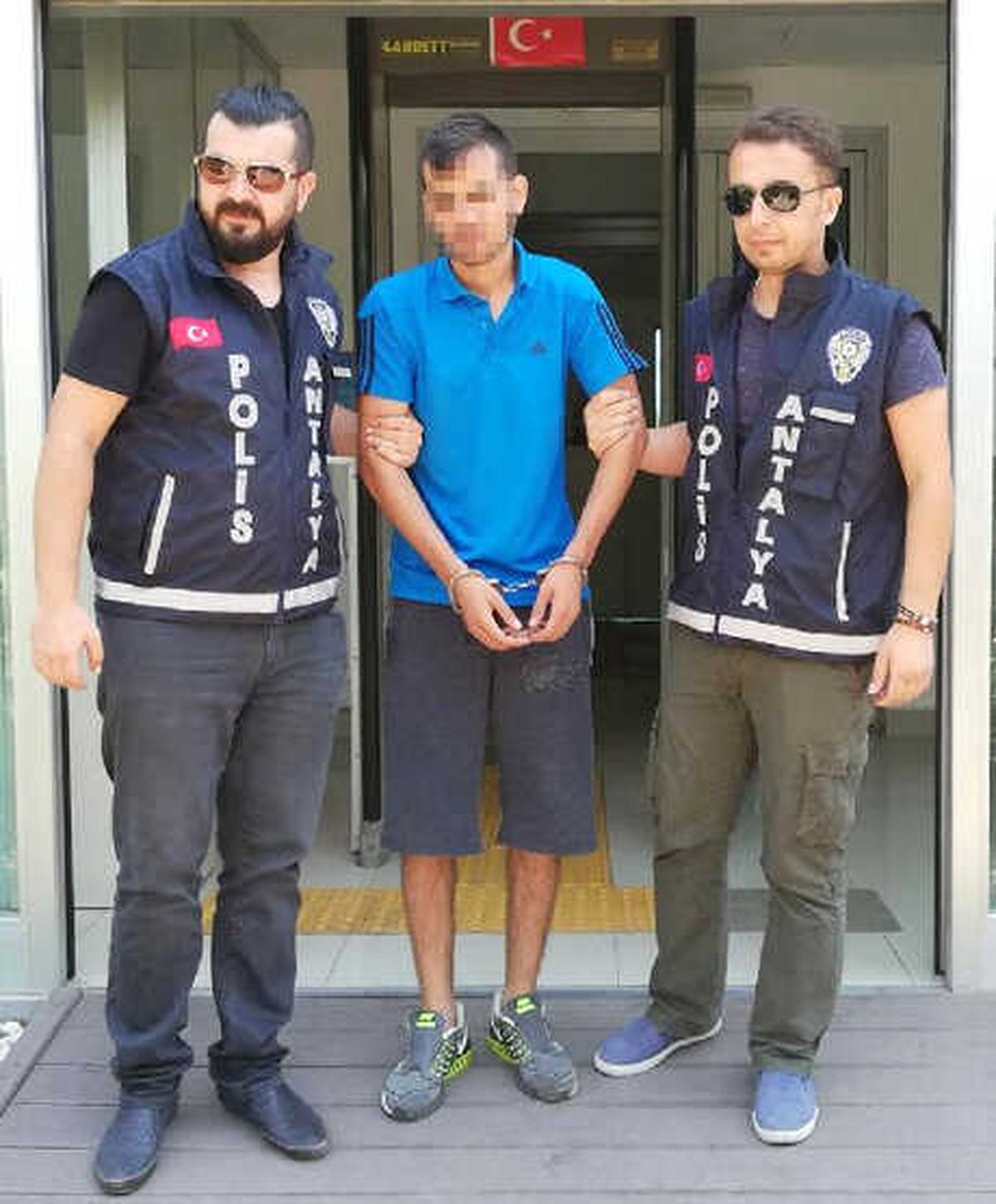 Polis Çiftin Evinden Ziynet Eşyası Çalan Hırsızlardan Biri Yakalandı