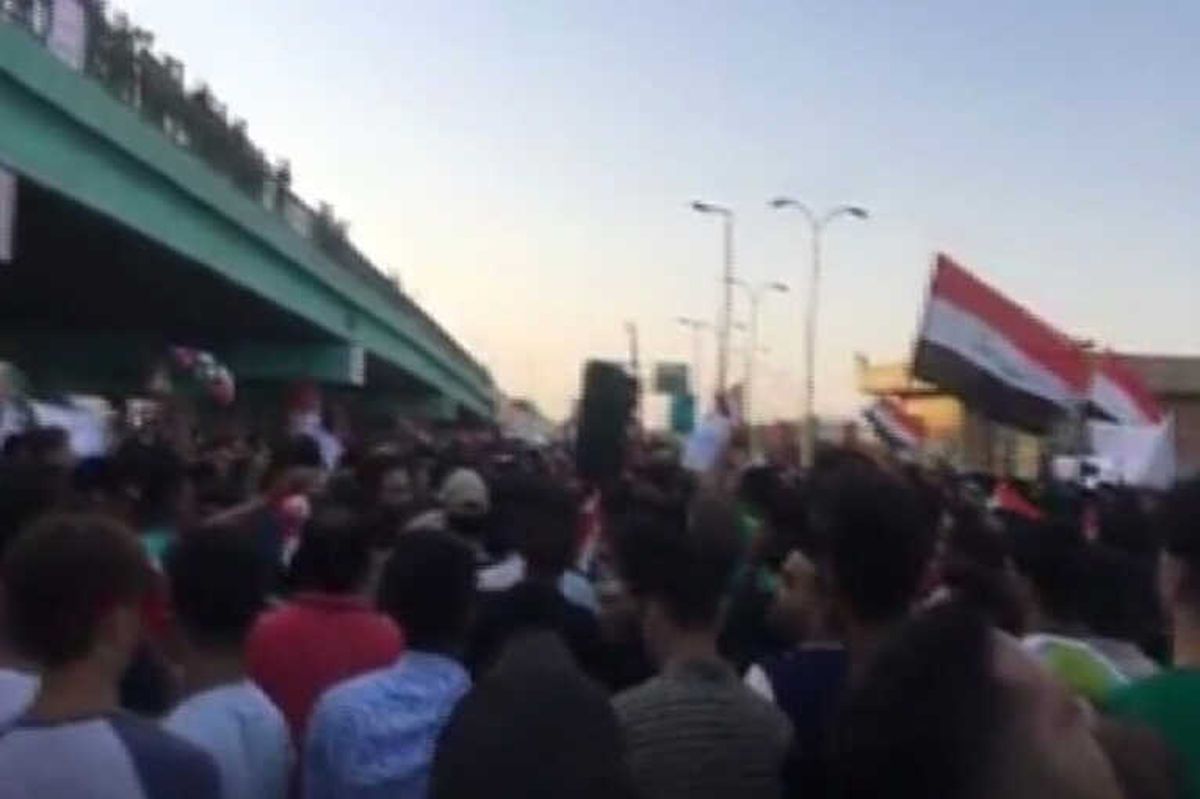 Protestocular Başbakan El-İbadi\'nin Otelini Bastı