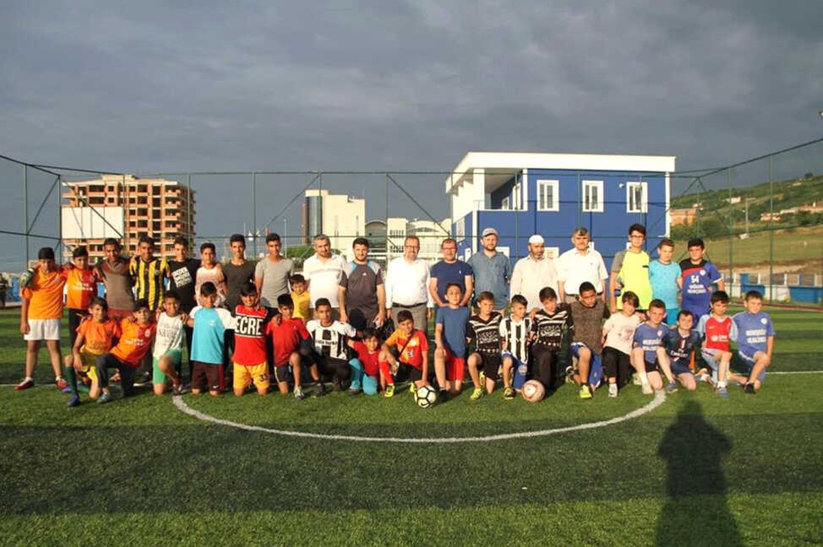 Samsun\'da Gençleri Kötü Alışkanlıklardan Korumak İçin Futbol Turnuvası Düzenlendi