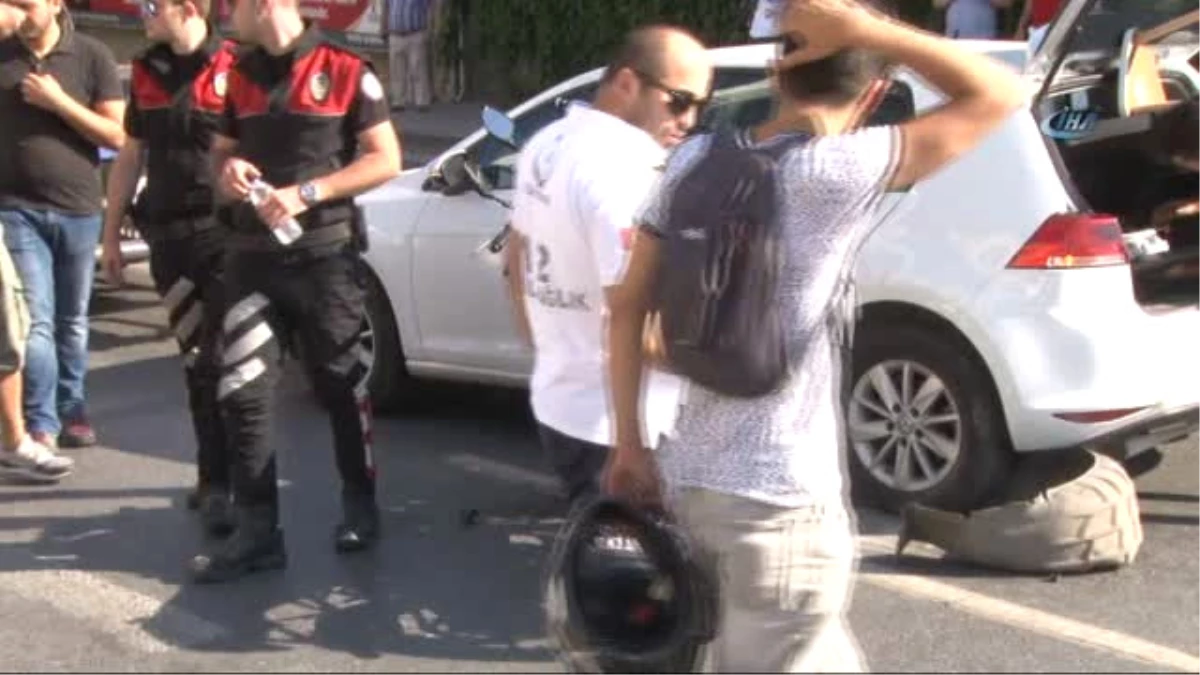 Şişli\'de Motosiklet Sürücüsü Otomobillere Çarparak Durabildi: 2 Yaralı