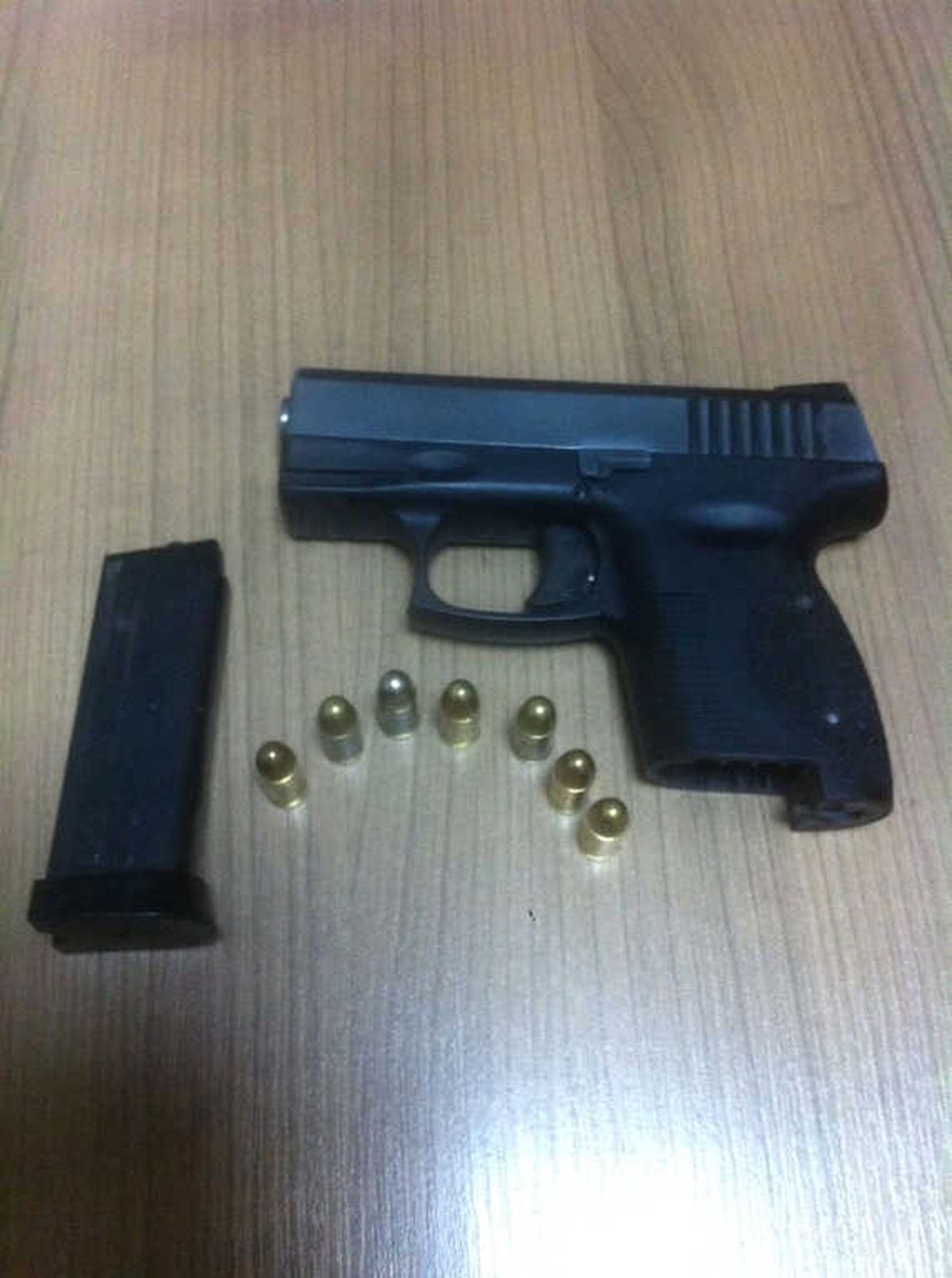 Şüpheli Şahsın Üzerinden Silah ve Mermiler Çıktı
