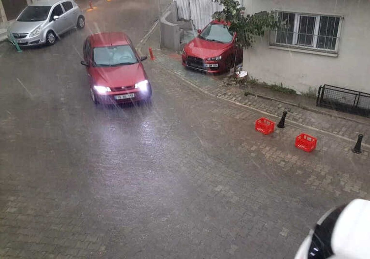 Tekirdağ\'da Şiddetli Sağanak Yağış Hayatı Durma Noktasına Getirdi