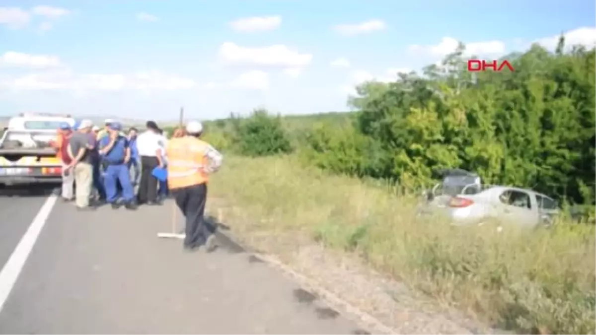 Tekirdağ Kamyonete Çarpan Otomobildeki Taşlar Ön Camdan Fırladı