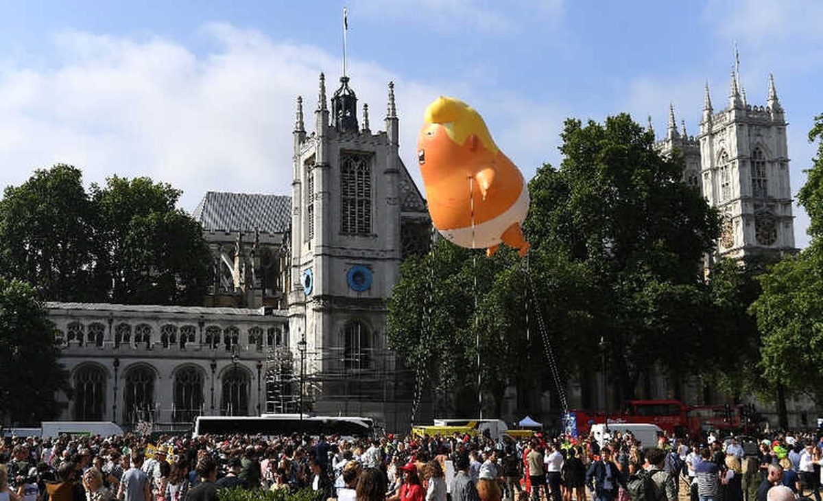 Trump\'ın İngiltere Ziyareti Protesto Edildi