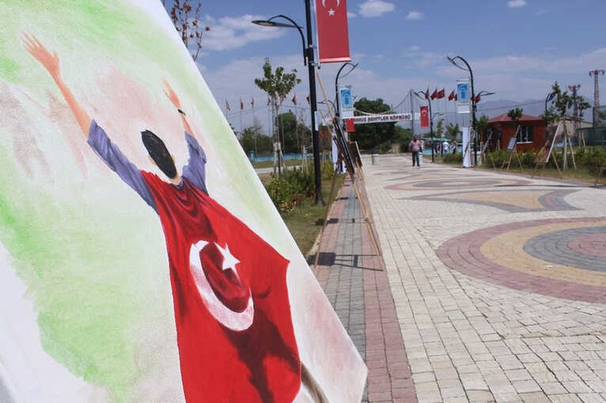 Van\'da "Gençlerin Gözüyle 15 Temmuz Destanı" Resim Sergisi