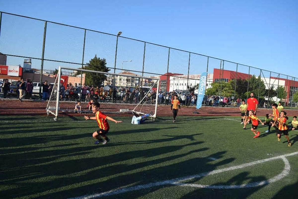 15 Temmuz Şehitleri Anısına Aliağa\'da Futbol Turnuvası