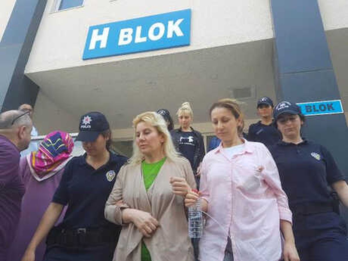 Adnan Oktar\'a Yönelik Operasyon: Kadınlar Sağlık Kontrolünden Geçirildi