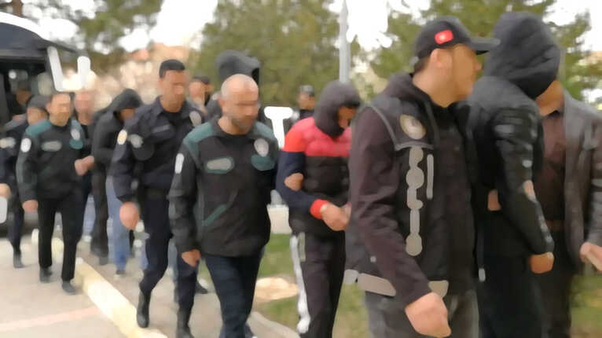 Antalya\'da Fetö Operasyonu: 9 Gözaltı