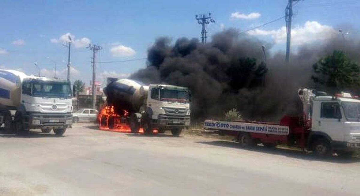 Balıkesir\'de Beton Mikseri Alev Alev Yandı