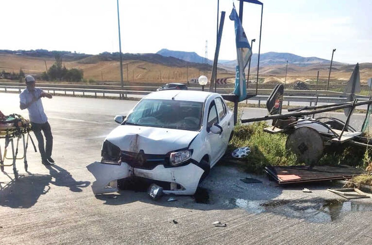 Bayan Sürücü Kaza Yaptı : 2 Yaralı