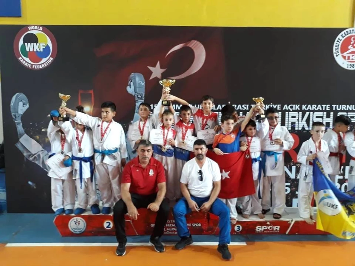 Biga Belediyesi Karate Takımı Şampiyon Oldu