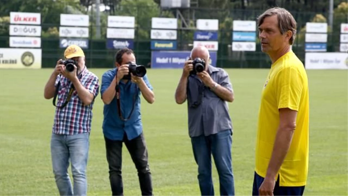 Cocu\'dan Futbolculara "Konuşun" Talimatı